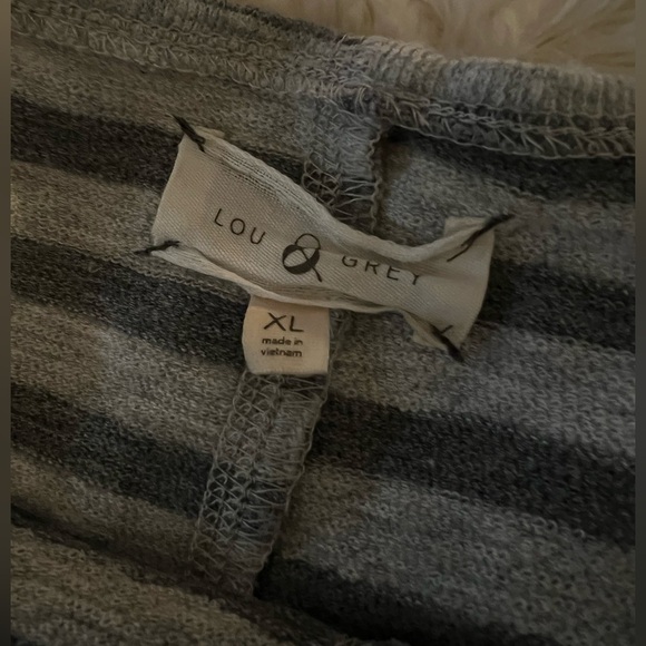 LOU GREY LADIES STRIPED (Gray) bell sleeves very comfortable top,  Size XL - Picture 3 of 3
